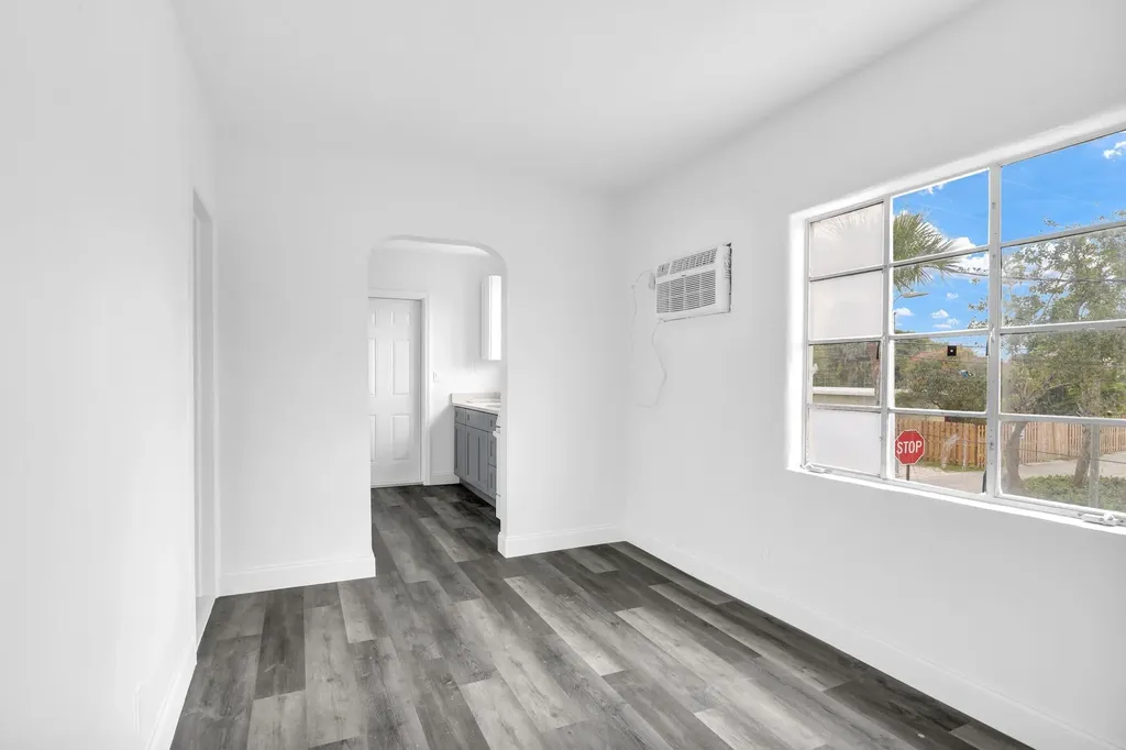820 N Dixie Highway Lake Worth Beach FL 33460