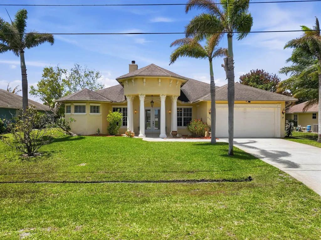 2199 SE Heathwood Circle Port St Lucie FL 34952