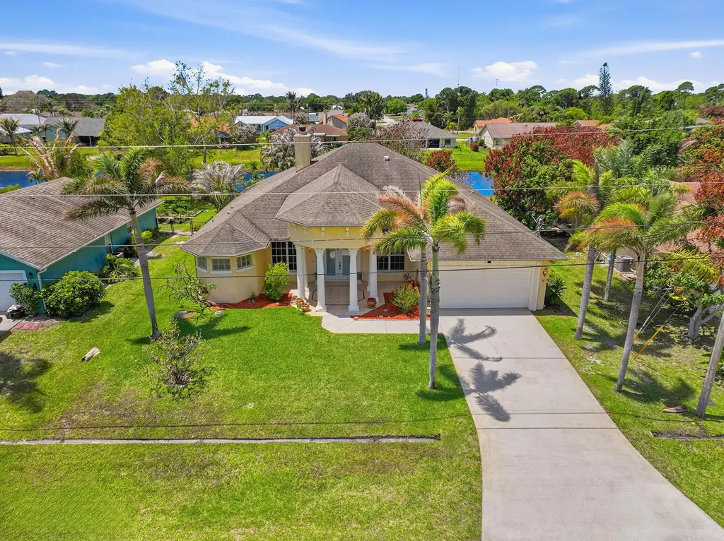 2199 SE Heathwood Circle Port St Lucie FL 34952