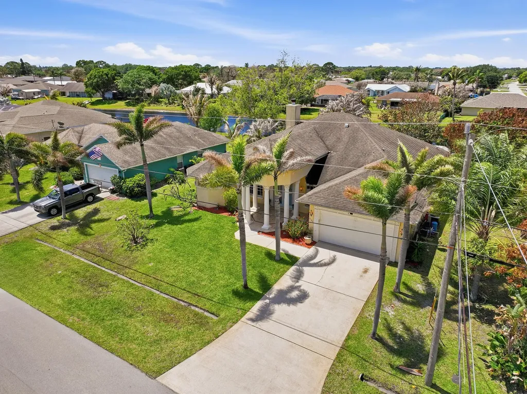 2199 SE Heathwood Circle Port St Lucie FL 34952