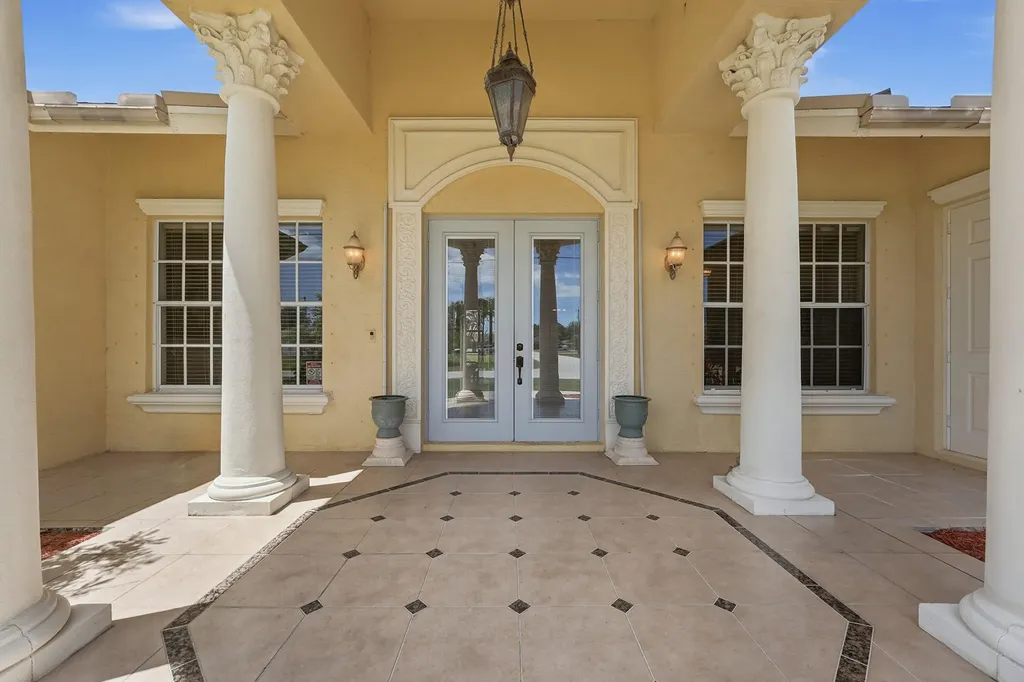 2199 SE Heathwood Circle Port St Lucie FL 34952