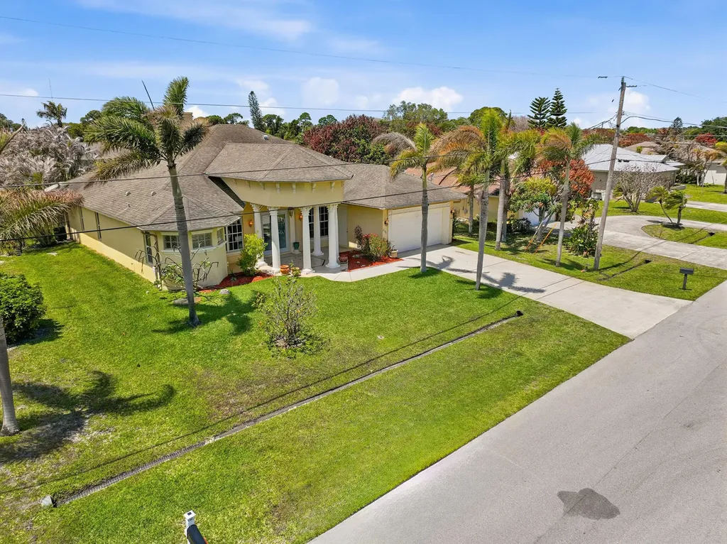 2199 SE Heathwood Circle Port St Lucie FL 34952