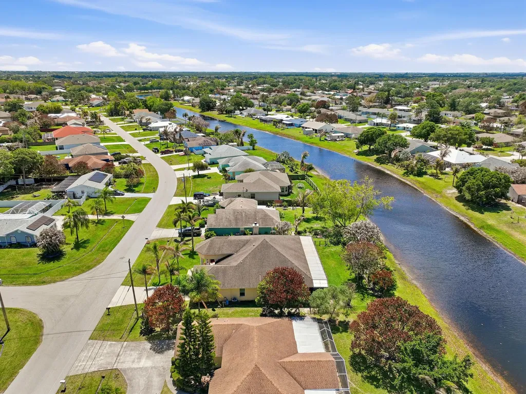 2199 SE Heathwood Circle Port St Lucie FL 34952
