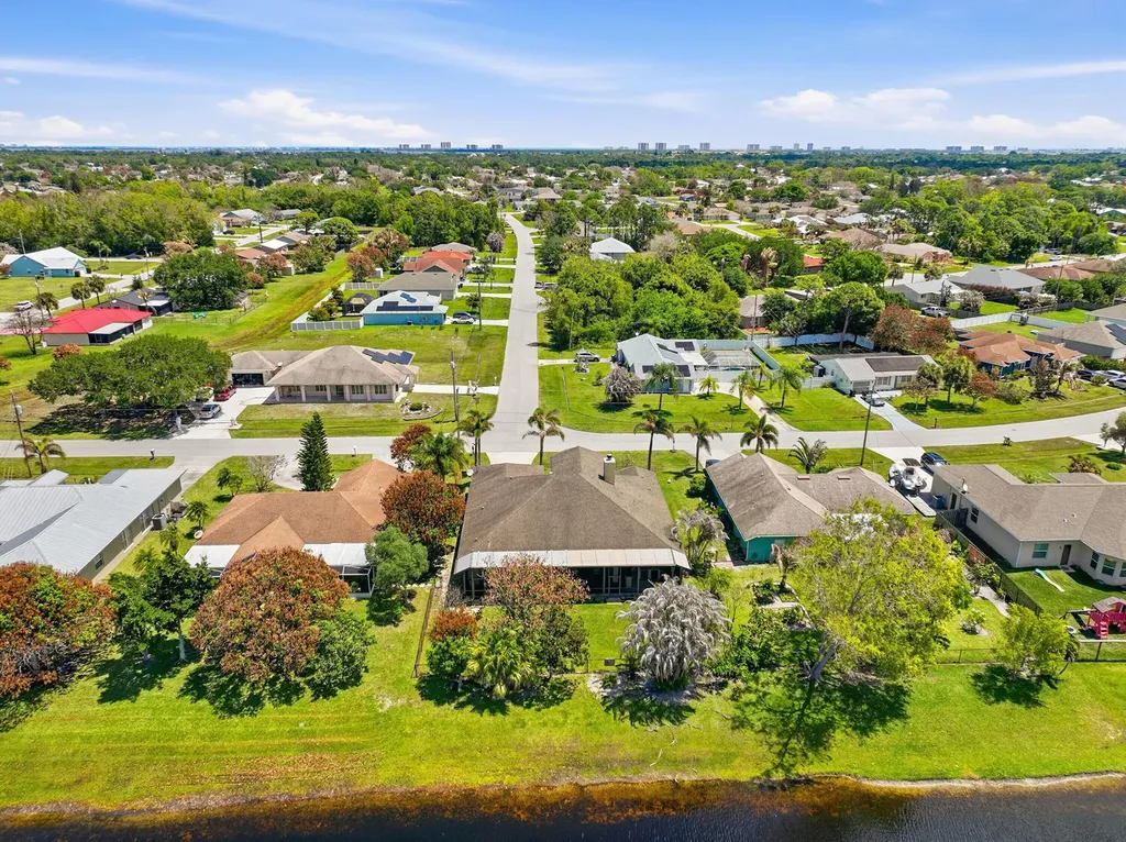 2199 SE Heathwood Circle Port St Lucie FL 34952