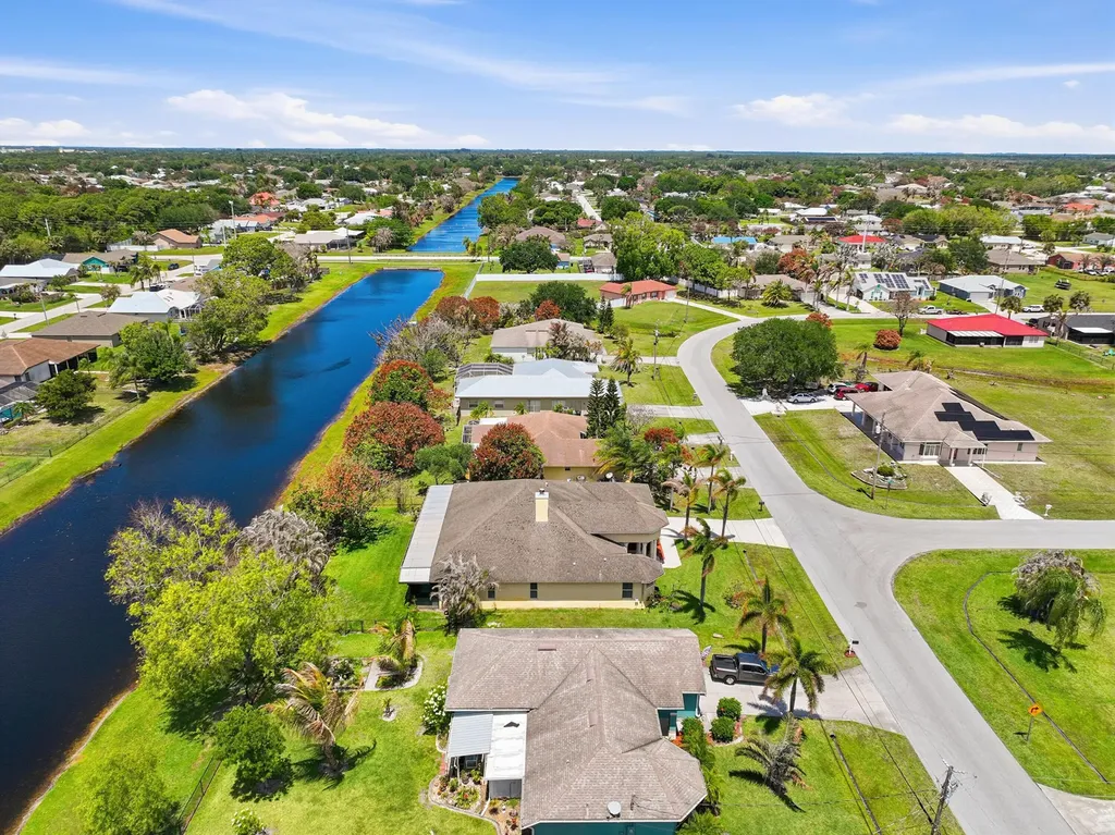 2199 SE Heathwood Circle Port St Lucie FL 34952