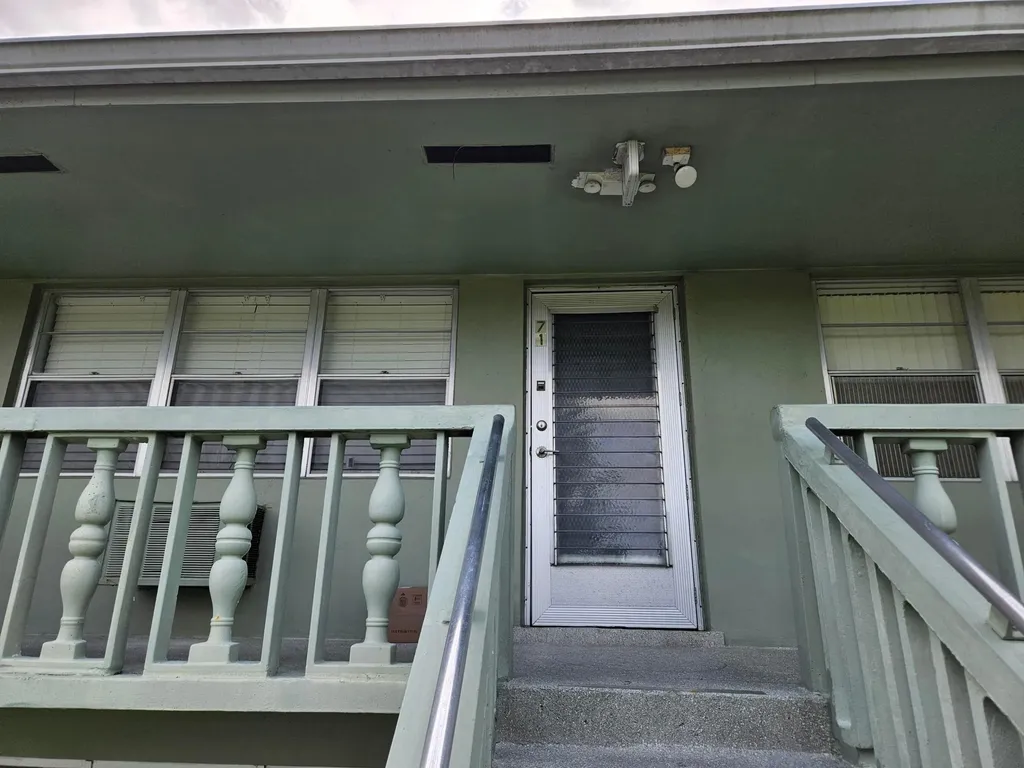 71 Easthampton West Palm Beach FL 33417