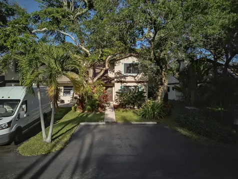 191 NE 6th Court Dania Beach FL 33004