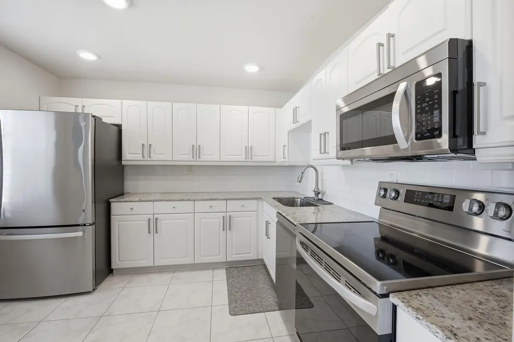 563 Piedmont L Delray Beach FL 33484