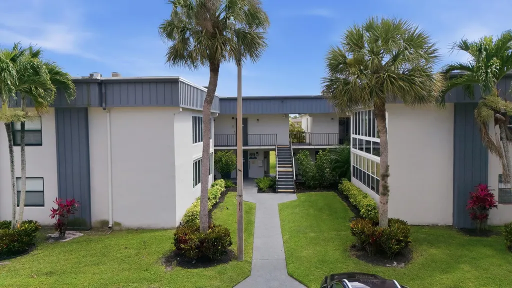 563 Piedmont L Delray Beach FL 33484