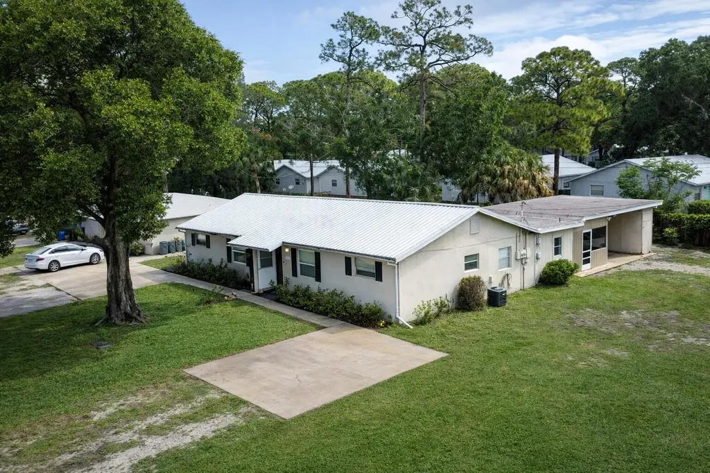 1504 41st Avenue Vero Beach FL 32960