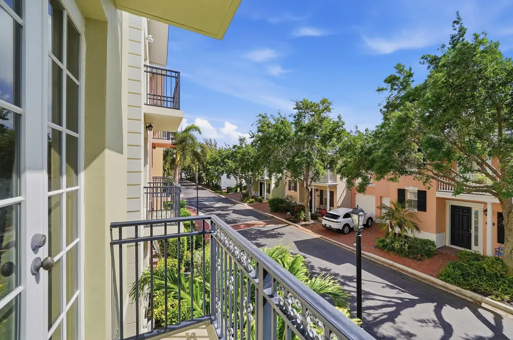 1050 E Heritage Club Circle Delray Beach FL 33483
