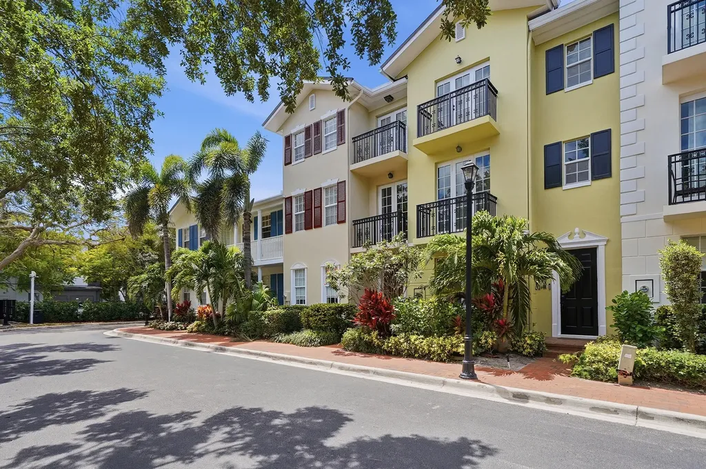 1050 E Heritage Club Circle Delray Beach FL 33483