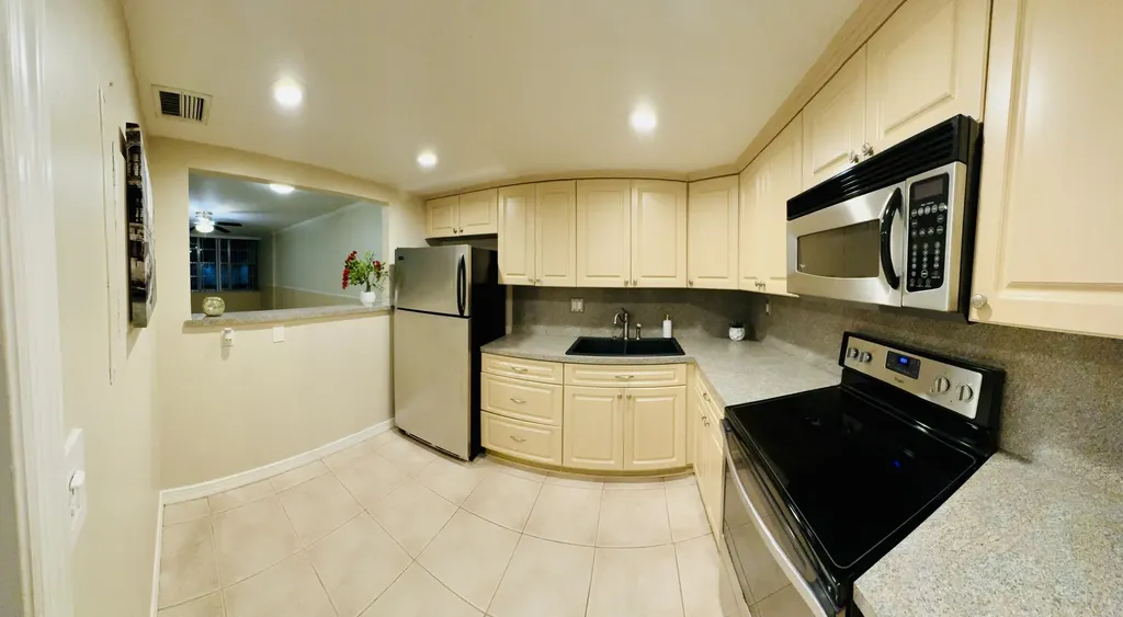 2731 Taft Street Hollywood FL 33020