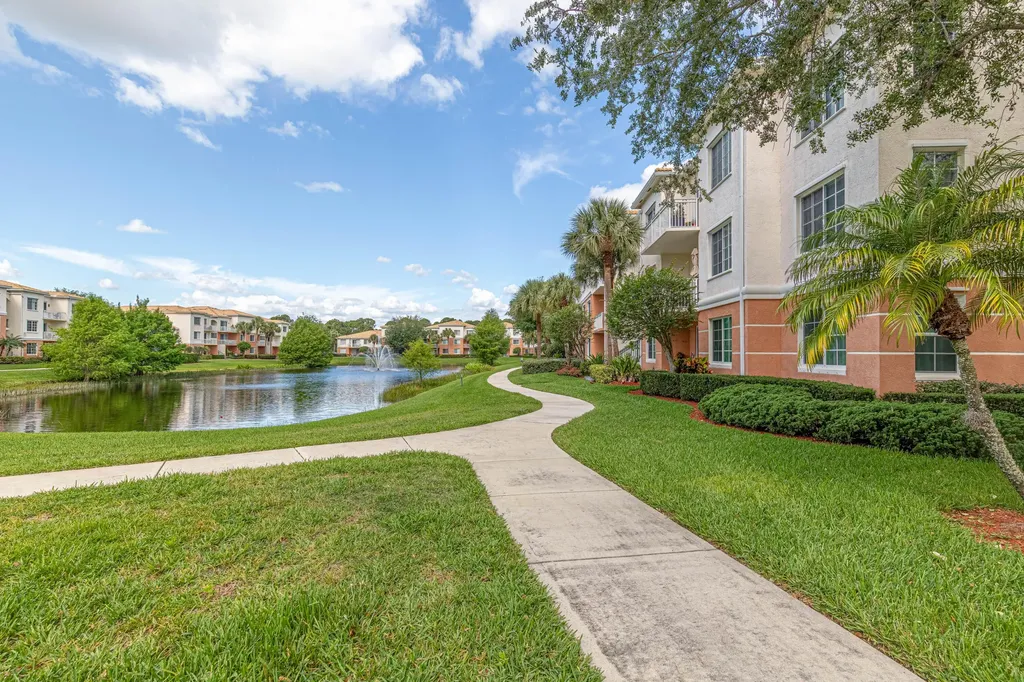 6101 Myrtlewood Circle W Palm Beach Gardens FL 33418