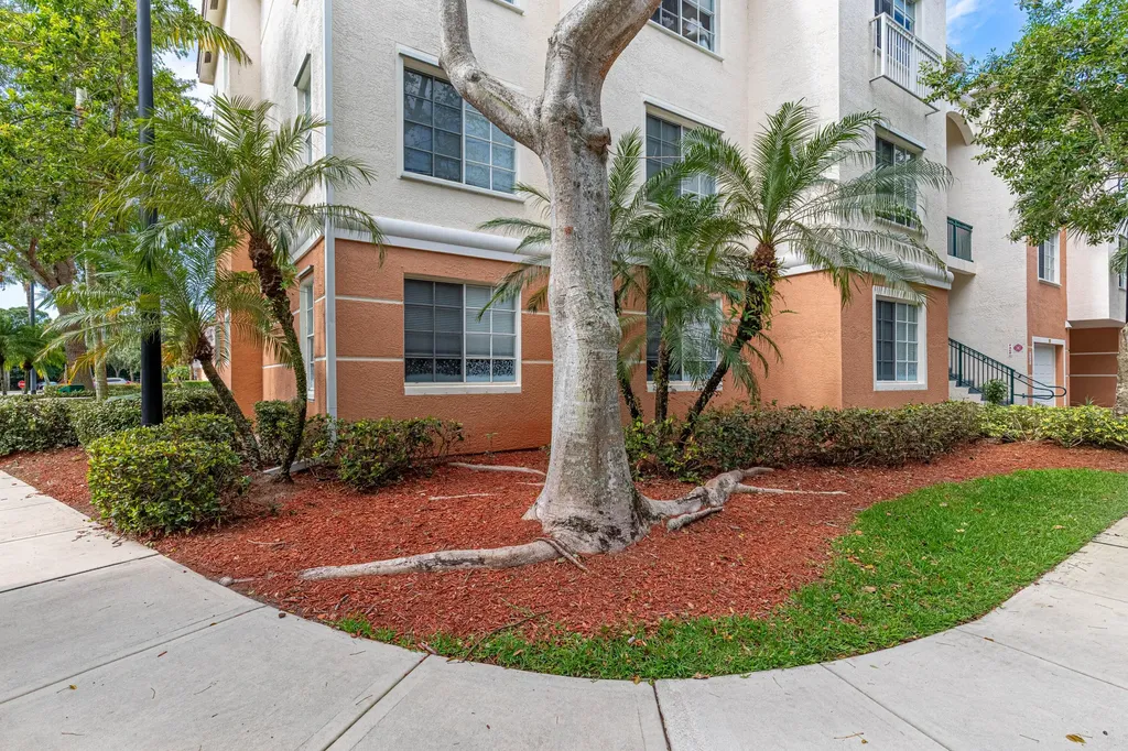 6101 Myrtlewood Circle W Palm Beach Gardens FL 33418