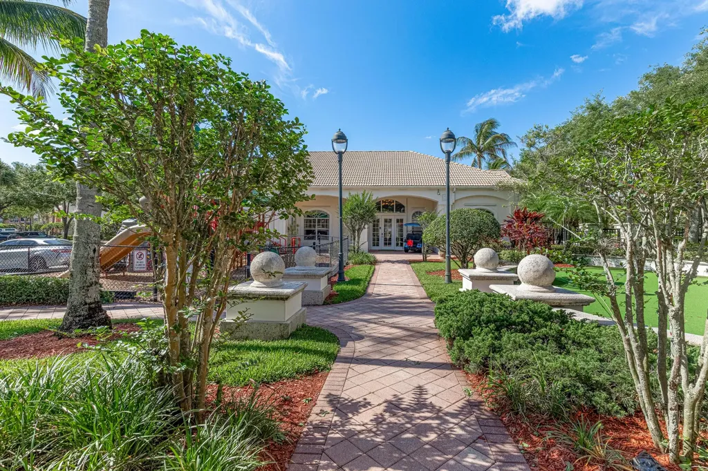 6101 Myrtlewood Circle W Palm Beach Gardens FL 33418
