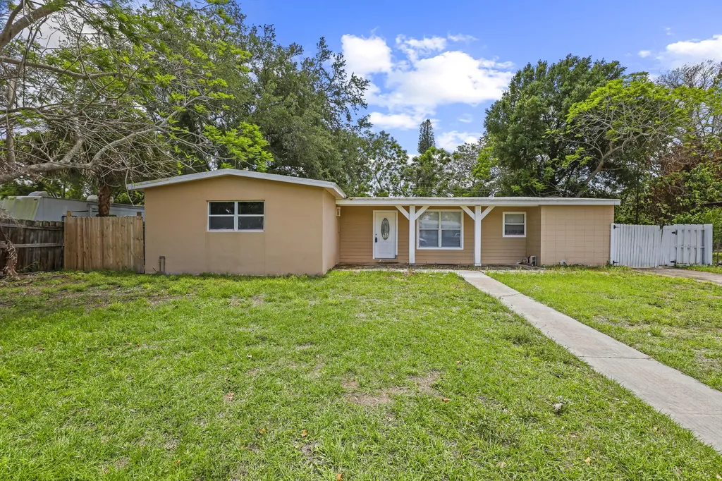 180 SE Serenata Court Port St Lucie FL 34983