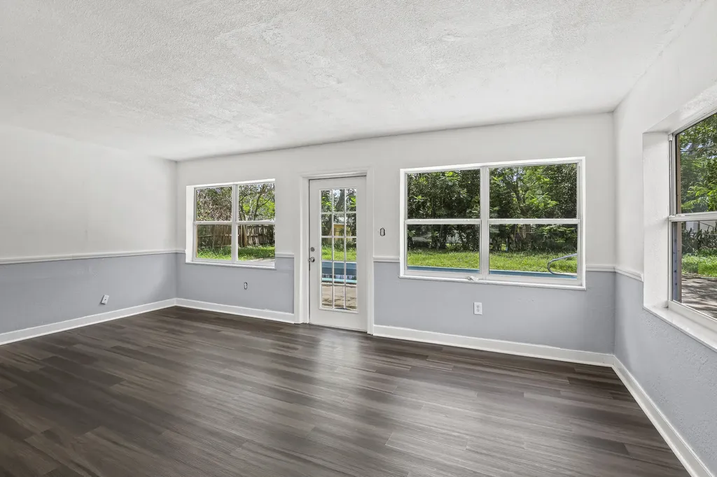 180 SE Serenata Court Port St Lucie FL 34983