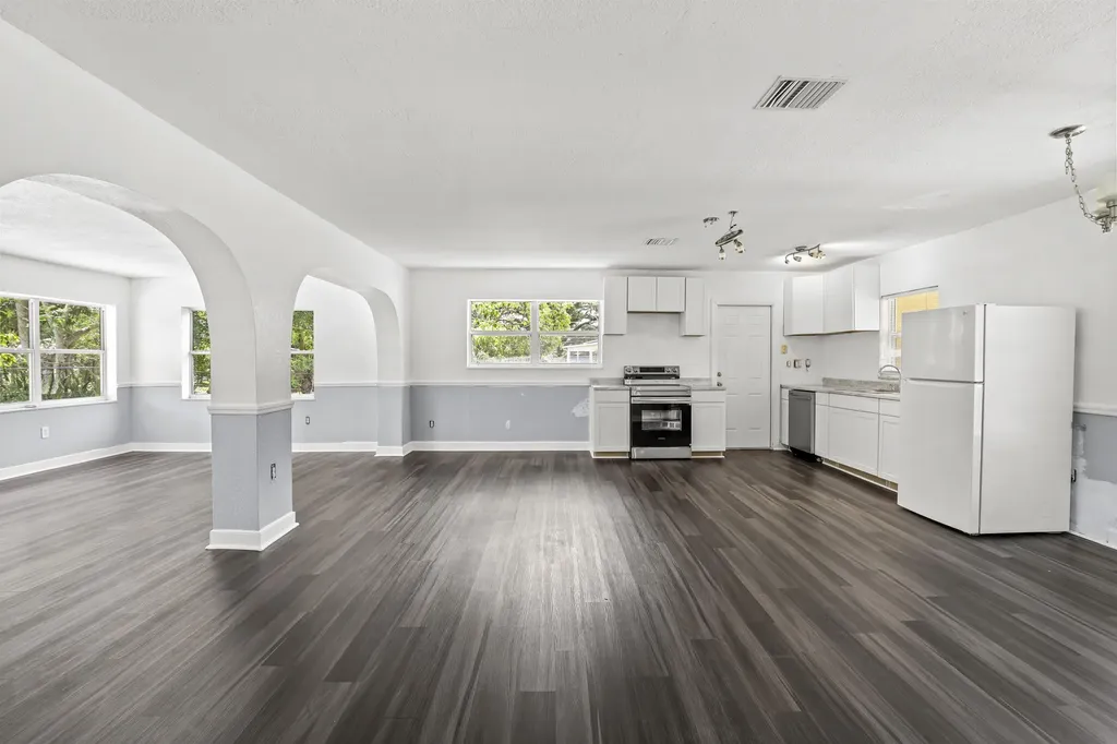 180 SE Serenata Court Port St Lucie FL 34983