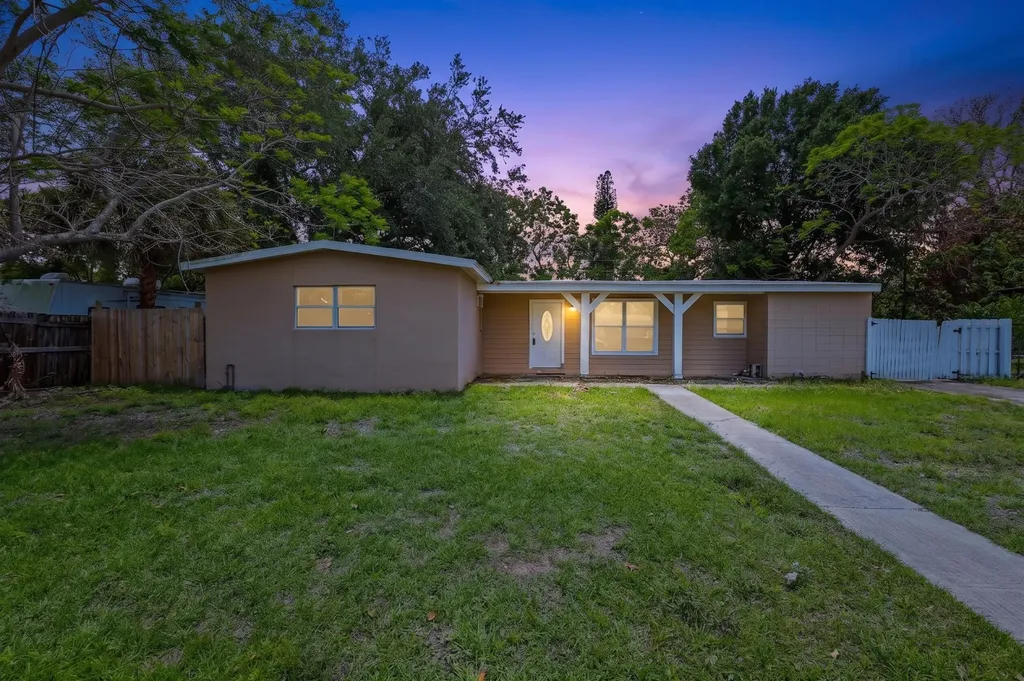 180 SE Serenata Court Port St Lucie FL 34983