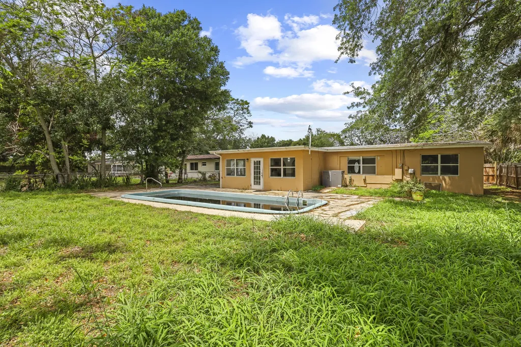 180 SE Serenata Court Port St Lucie FL 34983