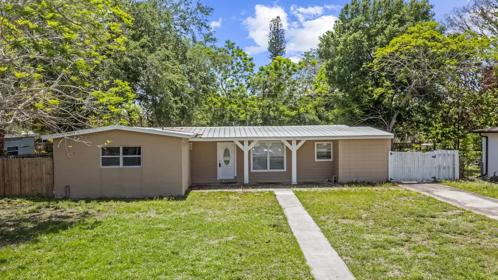180 SE Serenata Court Port St Lucie FL 34983