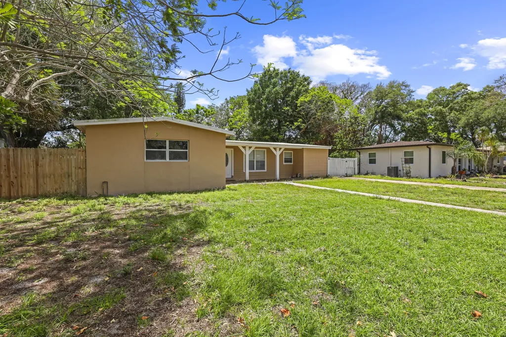 180 SE Serenata Court Port St Lucie FL 34983