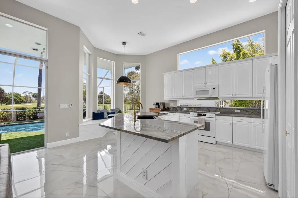 6778 Oakmont Way West Palm Beach FL 33412