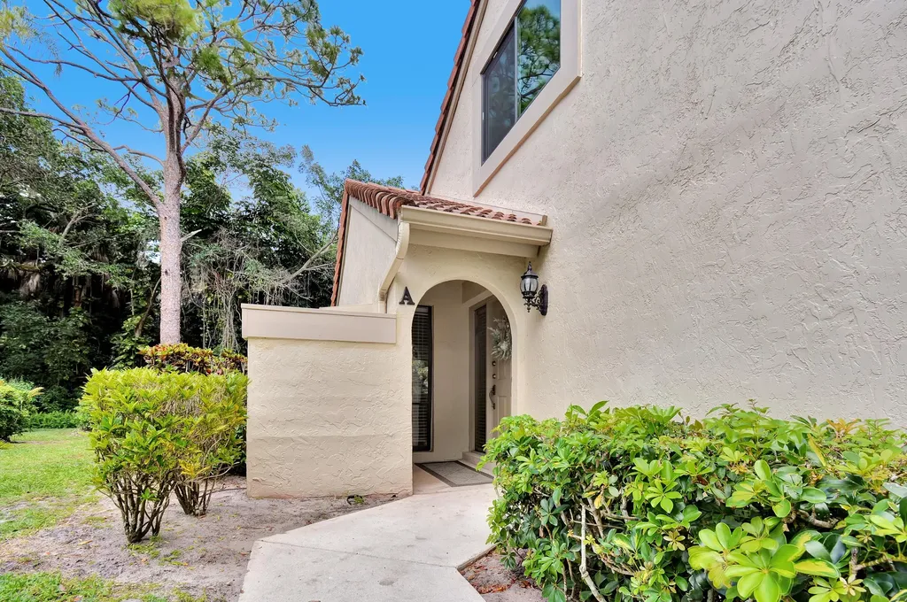 5590 Coach House Circle Boca Raton FL 33486