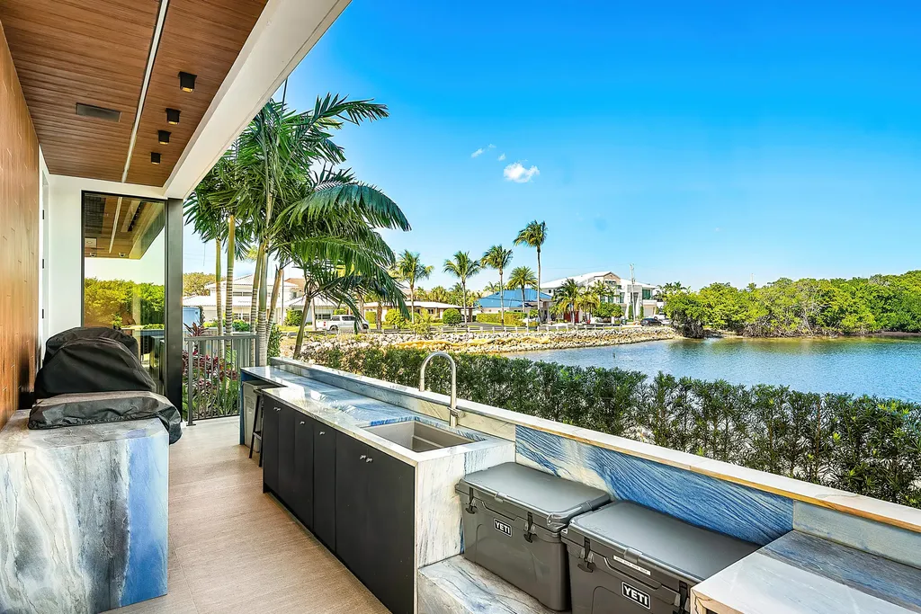 2934 NE 8th Avenue Boca Raton FL 33431