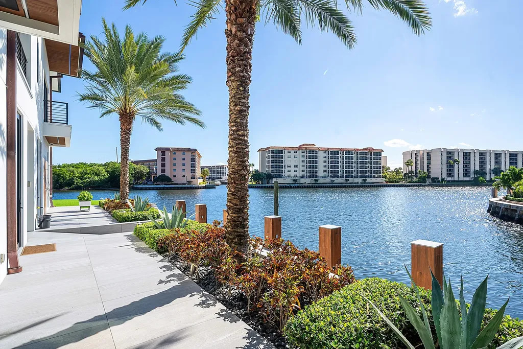2934 NE 8th Avenue Boca Raton FL 33431