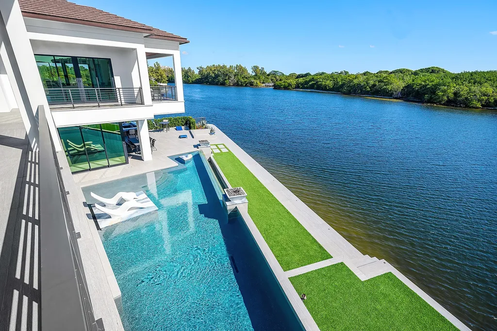 2934 NE 8th Avenue Boca Raton FL 33431