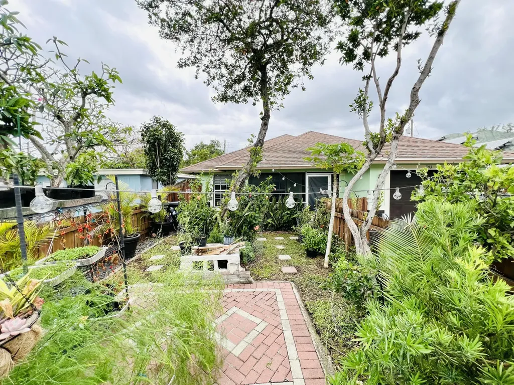 703 S A Street S Lake Worth Beach FL 33460