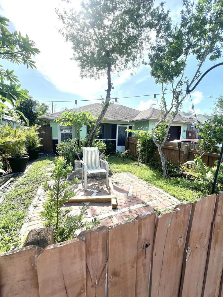 703 S A Street S Lake Worth Beach FL 33460