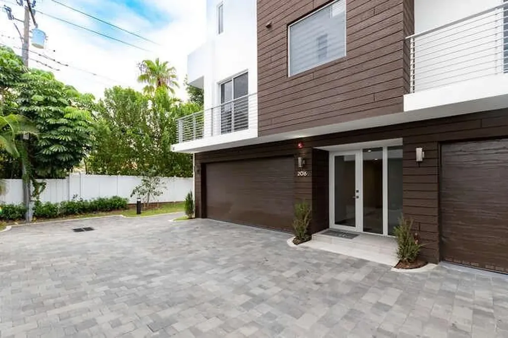 700 NE 14th Avenue Fort Lauderdale FL 33304