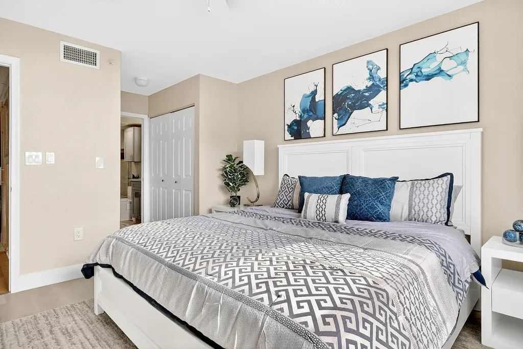 1801 N Flagler #704 Drive West Palm Beach FL 33407
