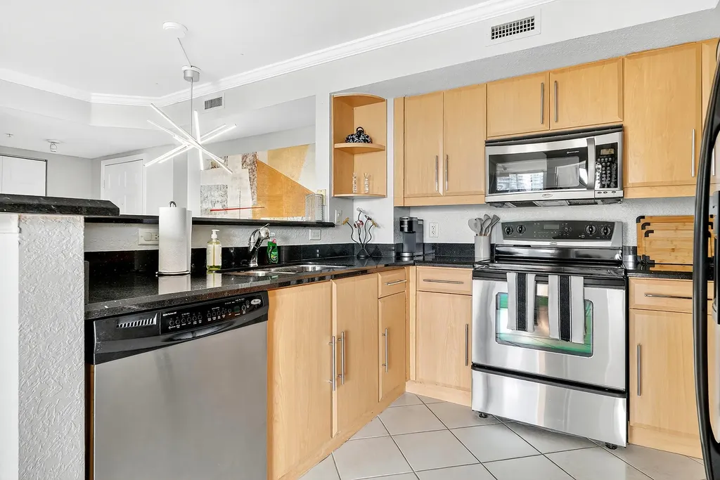 1801 N Flagler #704 Drive West Palm Beach FL 33407