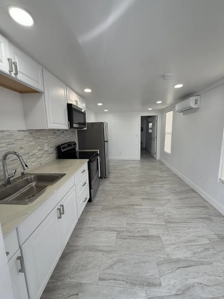 8717 SW 16th Place Davie FL 33324