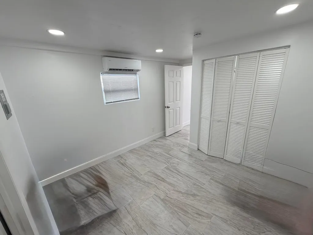 8717 SW 16th Place Davie FL 33324