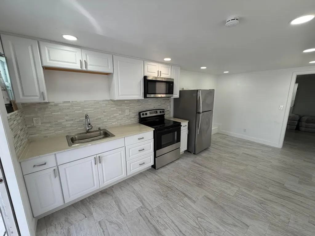8717 SW 16th Place Davie FL 33324