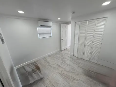 8717 SW 16th Place Davie FL 33324