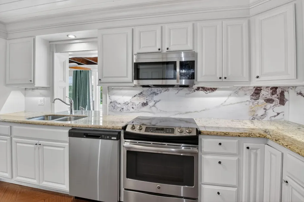 105 NW 8th Place Boynton Beach FL 33426