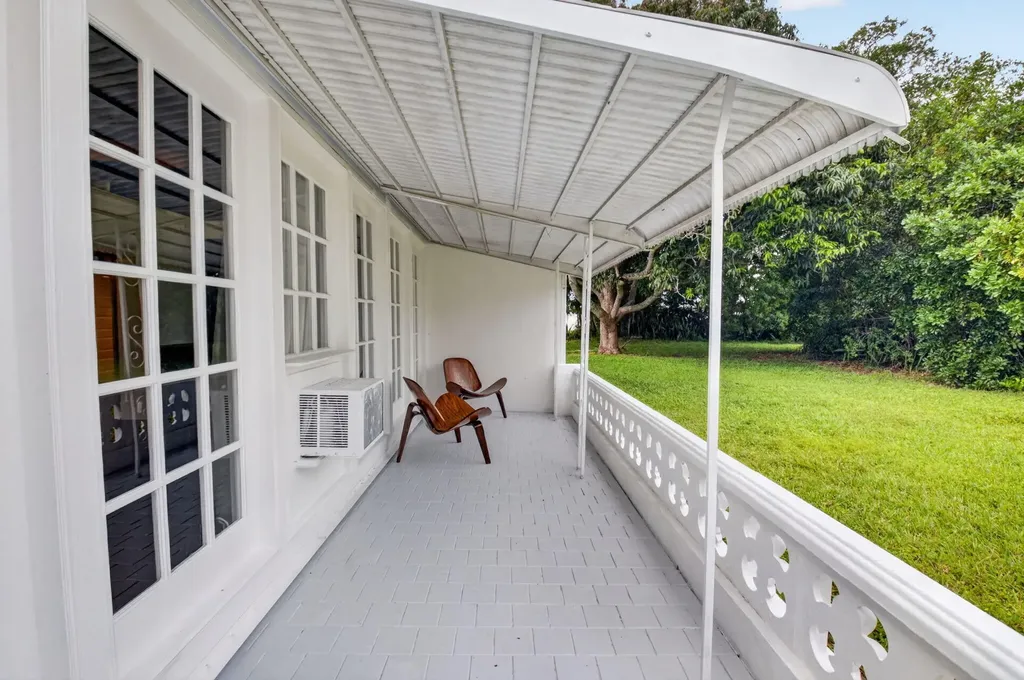 105 NW 8th Place Boynton Beach FL 33426