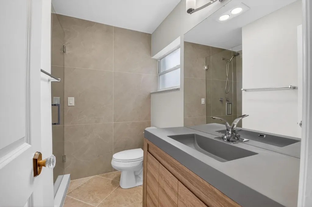 105 NW 8th Place Boynton Beach FL 33426