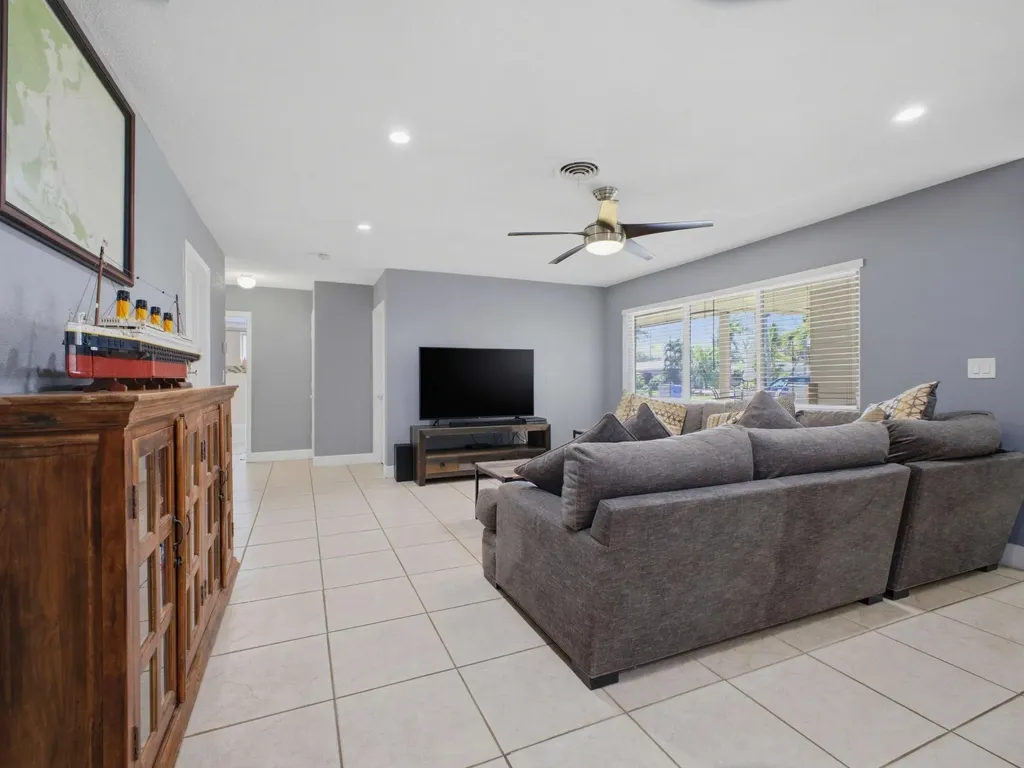 451 SE 1st Avenue Pompano Beach FL 33060