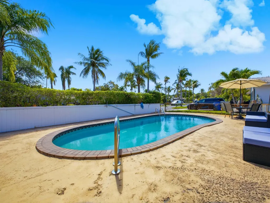 451 SE 1st Avenue Pompano Beach FL 33060