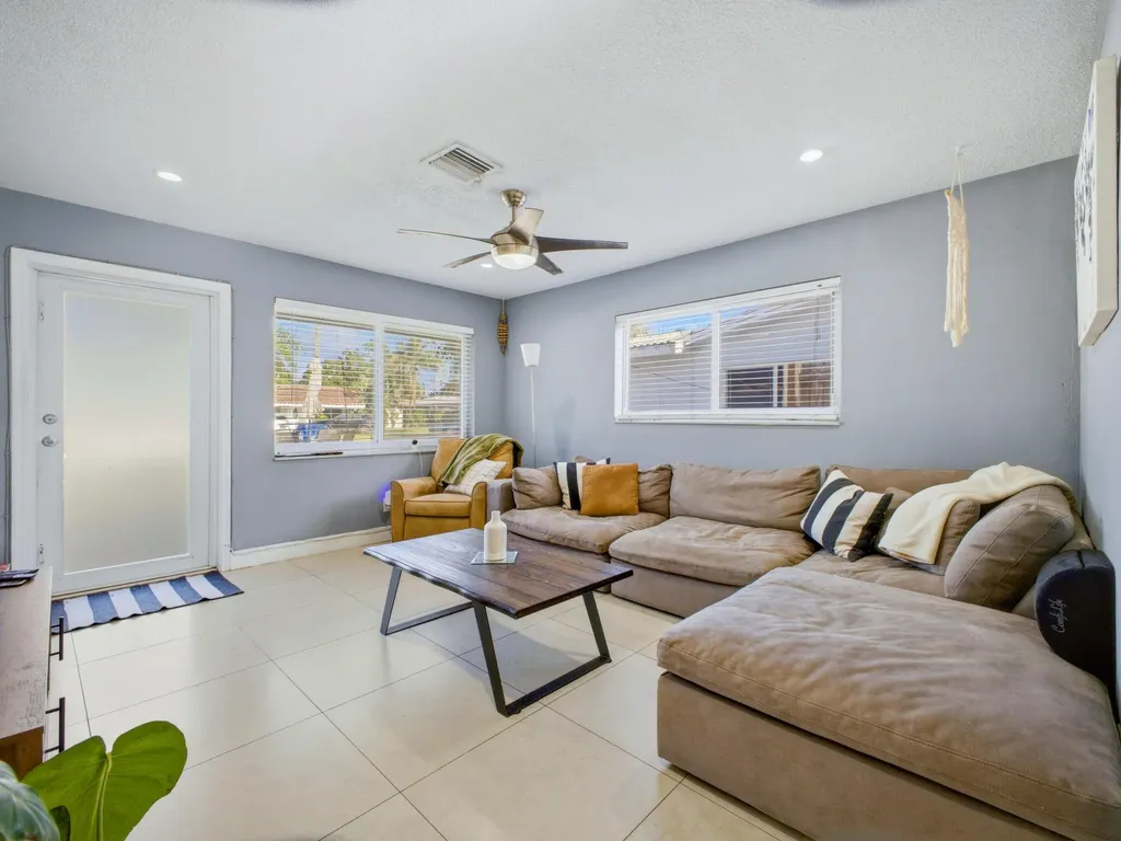 451 SE 1st Avenue Pompano Beach FL 33060
