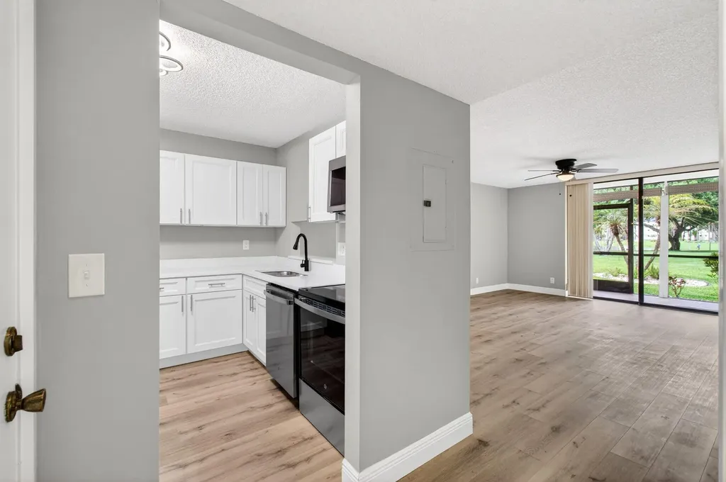 5340 Las Verdes Cr Las Verdes Circle Delray Beach FL 33484
