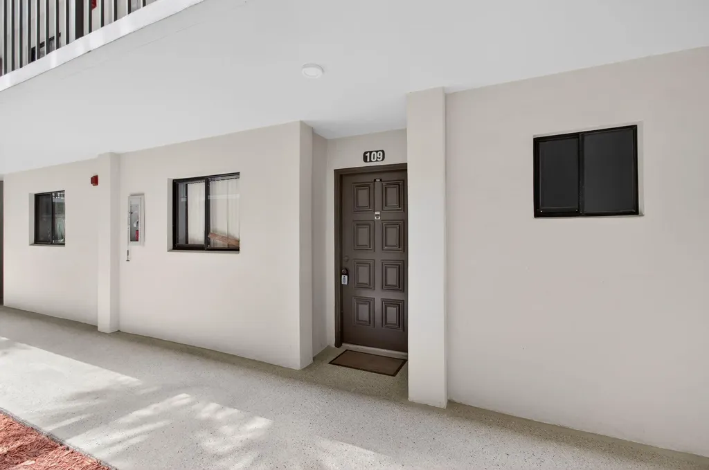 5340 Las Verdes Cr Las Verdes Circle Delray Beach FL 33484