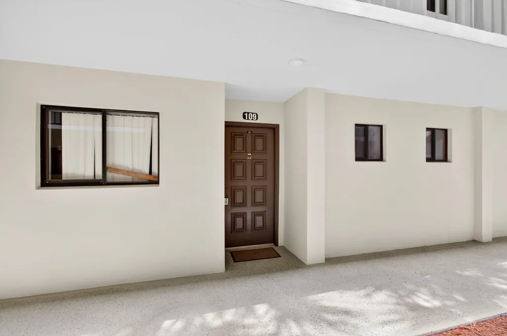 5340 Las Verdes Cr Las Verdes Circle Delray Beach FL 33484